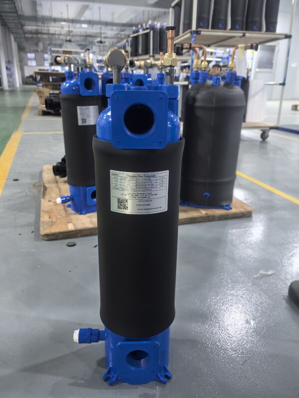 Pionowy wymiennik ciepła do wody morskiej MHTA-15, przeznaczony do efektywnego chłodzenia w środowiskach morskich i przemysłowych